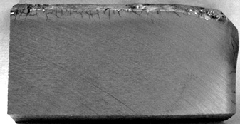 Правильно подготовленные образцы: в поверхностном слое образцов отмечается закаленная зона глубиной до 5 мм с многочисленными трещинами, глубина которых превышает толщину закаленного слоя