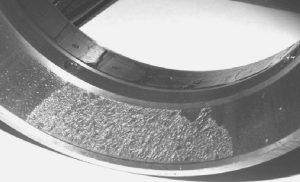 Вид осповидного износа на поверхности наружного кольца подшипника
